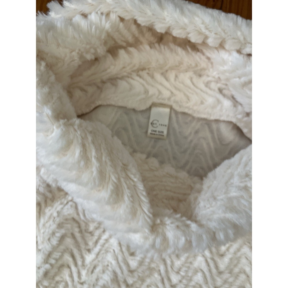 Est. 1946 Shawl Cream Faux Fur poncho Wrap Sz S - Picture 6 of 7